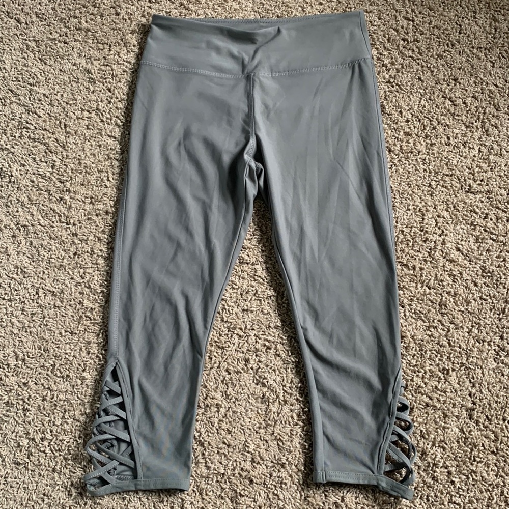 Like new Yogo Athletica cropped leggings